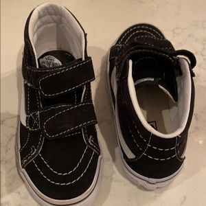 Never worn.brand new unisex kids high tops